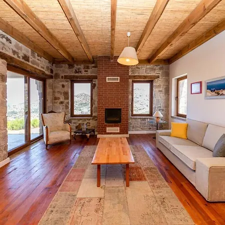 Feriehus 2 Bedroom Private Stone House With A View - *