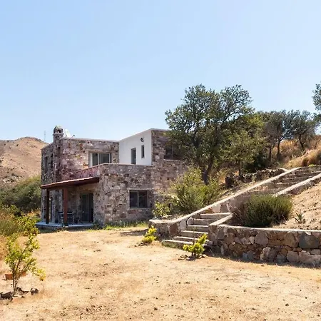 Feriehus 2 Bedroom Private Stone House With A View - *