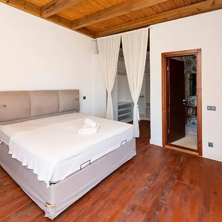 2 Bedroom Private Stone House With A View - Feriehus *