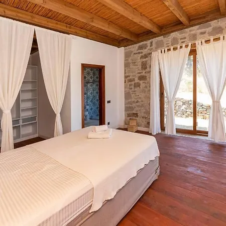 2 Bedroom Private Stone House With A View - Feriehus *